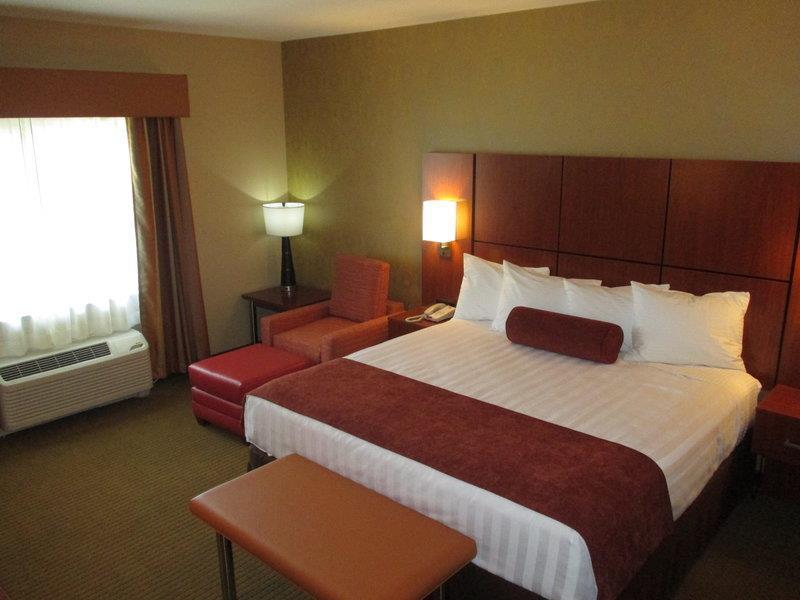 Best Western Plus Finger Lakes Inn & Suites Cortland Room photo