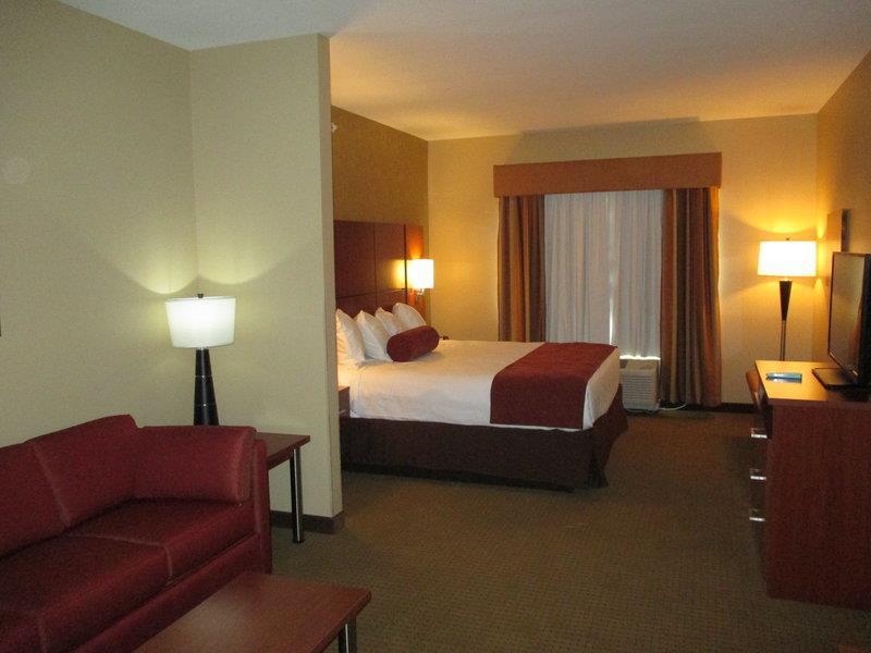 Best Western Plus Finger Lakes Inn & Suites Cortland Room photo